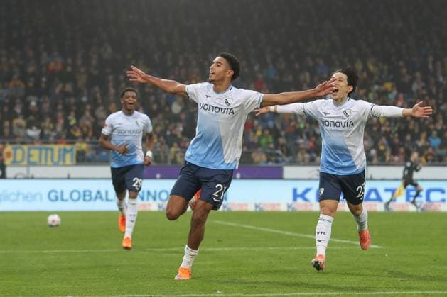 09 11 2025, xtgx, Soccer 2 Bundesliga, Eintracht Braunschweig VfL Bochum v l Francis Onyeka Bochum, 21 Jubel, Torjubel, jubelt ueber das Tor, celebrate the goal, celebration DFL DFB REGULATIONS PROHIBIT ANY USE OF PHOTOGRAPHS as IMAGE SEQUENCES and or QUASI VIDEO Braunschweig