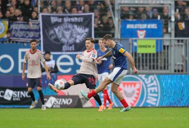 Photo Marco KOMENDA Kiel vs Florent MUSLIJA Fortuna Soccer 2 Bundesliga , Matchday 12 on Sun 09 11 2025 Holstein Kiel Fortuna Düsseldorf