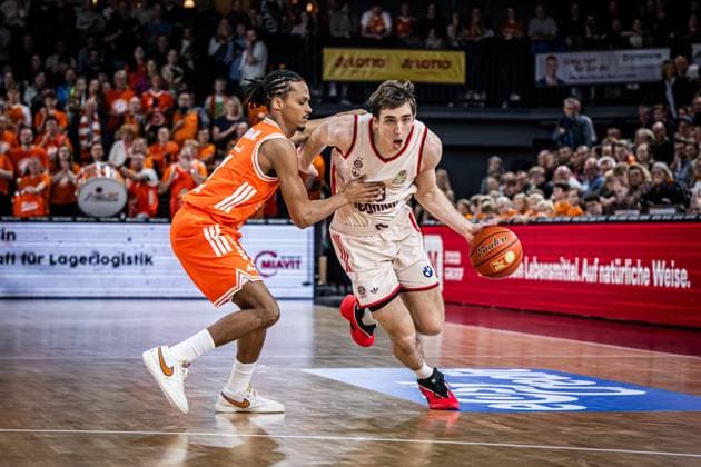 1 Basketball Bundesliga, easyCredit BBL, Season 2025 2026, Men, Main Round, Matchday 7, 09 11 2025, RASTA Vechta FC Bayern München Basketball Justinian Jessup 10 FC Bayern München Basketball in action Vechta RASTA Dome Lower Saxony Germany