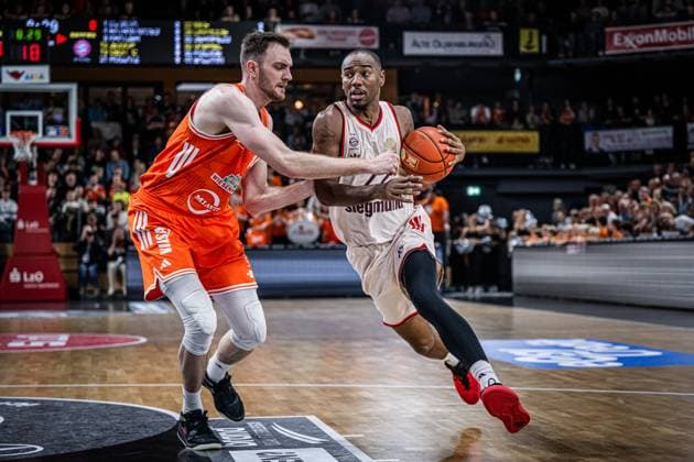 1 Basketball Bundesliga, easyCredit BBL, Season 2025 2026, Men, Main Round, 7 Matchday, 09 11 2025, RASTA Vechta FC Bayern Munich Basketball Isiaha Mike 22 FC Bayern Munich Basketball in action Vechta RASTA Dome Lower Saxony Germany