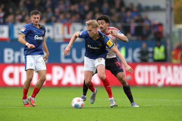 Photo Kasper Davidsen Kiel vs Emmanuel IYOHA Fortuna Soccer 2 Bundesliga , Matchday 12 on Sun 09 11 2025 Holstein Kiel Fortuna Düsseldorf