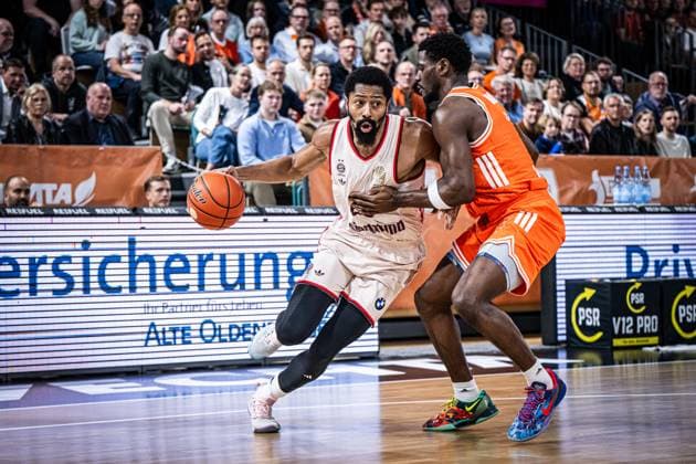 1 Basketball Bundesliga, easyCredit BBL, Season 2025 2026, Men, Main Round, 7 Matchday, 09 11 2025, RASTA Vechta FC Bayern Munich Basketball Spencer Dinwiddie 26 FC Bayern Munich Basketball in action Vechta RASTA Dome Lower Saxony Germany