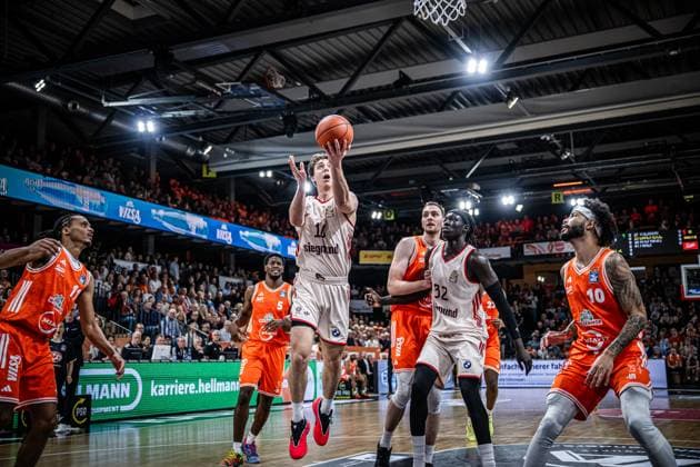 1 Basketball Bundesliga, easyCredit BBL, Season 2025 2026, Men, Main Round, 7 Matchday, 09 11 2025, RASTA Vechta FC Bayern München Basketball Justinian Jessup 10 FC Bayern München Basketball at Korbleger Vechta RASTA Dome Niedersachsen Germany
