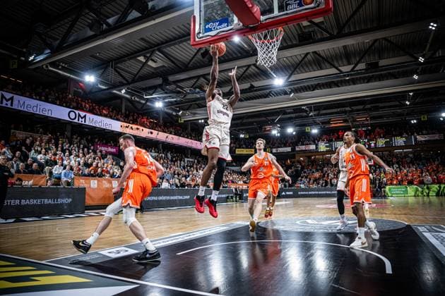 1 Basketball Bundesliga, easyCredit BBL, Season 2025 2026, Men, Main Round, 7 Matchday, 09 11 2025, RASTA Vechta FC Bayern München Basketball Isiaha Mike 22 FC Bayern München Basketball at the Korbleger Vechta RASTA Dome Niedersachsen Germany