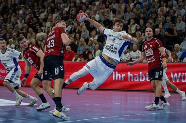 DAIKIN HBL SG Flensburg Handewitt vs Handball Sport Verein Hamburg 09 11 25 Andreas Magaard Nr 04, Handball Sportverein Hamburg in attack DAIKIN HBL SG Flensburg Handewitt vs Handball Sport Verein Hamburg, GP JOULE Arena on 09 11 25 Copyright: xBEAUTIFULxSPORTS MarioxM.xKobergx