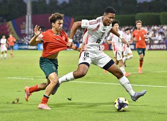 Portugal v Japan: Group B - FIFA U-17 World Cup Qatar 2025 Simonyu Mendy (R) of Japan and Joao Aragao of Portugal in action during the FIFA U-17 World Cup Qatar 2025 Group B match between Portugal and Japan in Doha, Qatar, on November 9, 2025. DOHA Qatar Copyright: xNOUSHADxTHEKKAYILx
