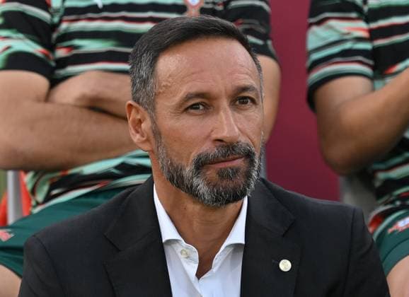 Portugal v Japan: Group B - FIFA U-17 World Cup Qatar 2025 Bino, head coach of Portugal looks on prior to the FIFA U-17 World Cup Qatar 2025 Group B match between Portugal and Japan in Doha, Qatar, on November 9, 2025. DOHA Qatar Copyright: xNOUSHADxTHEKKAYILx