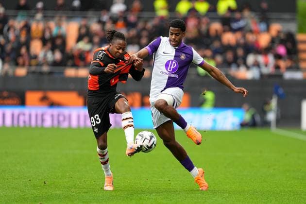 FC Lorient v Toulouse FC - Ligue 1 McDonald s 2025 2026 93 Joel MVUKA (fcl) - 24 Dayann METHALIE (tfc) during the Ligue 1 McDonald s match between Lorient and Toulouse at Stade du Moustoir on November 9, 2025 in Lorient, France. Lorient France  Copyright: xFEPx 776348195