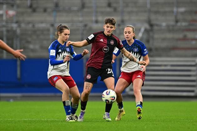 Soccer I Women I Season 2025 2026 I Bundesliga I 10 Matchday I Hamburger SV 1 FC Nürnberg I 09 11 2025 Pauline Annette Machtens 28, Hamburger SV Aneta Polaskova 26, 1 FC Nürnberg Victoria Schulz 19, Hamburger SV Hamburg Volkspark, Volksparkstadion, Stadium, Volkspark Stadion Hamburg Germany Copyright: xLobeca FelixxSchlikisx
