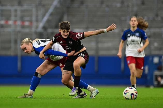 Soccer I Women I Season 2025 2026 I Bundesliga I 10 Matchday I Hamburger SV 1 FC Nürnberg I 09 11 2025 Mia Büchele 17, Hamburger SV Aneta Polaskova 26, 1 FC Nürnberg Hamburg Volkspark, Volksparkstadion, Stadium, Volkspark Stadion Hamburg Germany Copyright: xLobeca FelixxSchlikisx