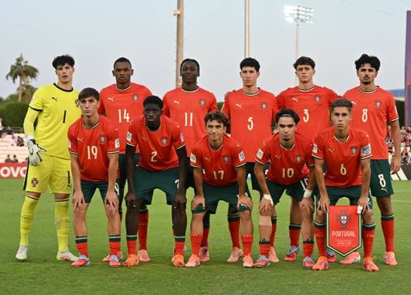 Portugal v Japan: Group B - FIFA U-17 World Cup Qatar 2025 Starting players of Portugal pose for a group photo prior to the FIFA U-17 World Cup Qatar 2025 Group B match between Portugal and Japan in Doha, Qatar, on November 9, 2025. DOHA Qatar Copyright: xNOUSHADxTHEKKAYILx