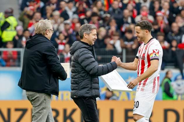 Christian Günter, Gunter SC Freiburg, 30 is honored for 441 game for SC Freiburg, with Jochen Saier SC Freiburg, Board of Directors and Klemens Hartenbach SC Freiburg, Sports Director , Germany, Football, 1 Bundesliga, 10 Matchday, 2025 2026, SC Freiburg vs FC St Pauli, 09 11 2025, Europa Park Stadion, Freiburg im Breisgau, Germany Freiburg im Breisgau Europa Park Stadion Baden Württemberg Germany Copyright: xGrantxHubbsx