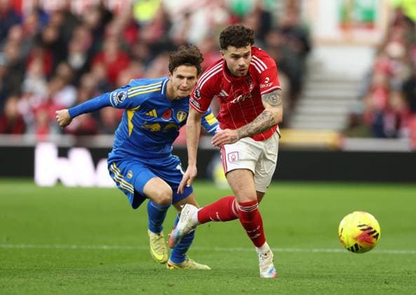 Brenden Aaronson of Leeds United and Neco Williams of Nottingham Forest Nottingham Forest v Leeds United, Premier League, Football, City Ground, Nottingham, UK - 09 Nov 2025Nottingham City Ground United Kingdom EDITORIAL USE ONLY No use with unauthorised audio, video, data, fixture lists, club league logos or live services. Online in-match use limited to 120 images, no video emulation. No use in betting, games or single club league player publications.  Copyright: xRyanxBrowne Shutterstockx 15702262ca