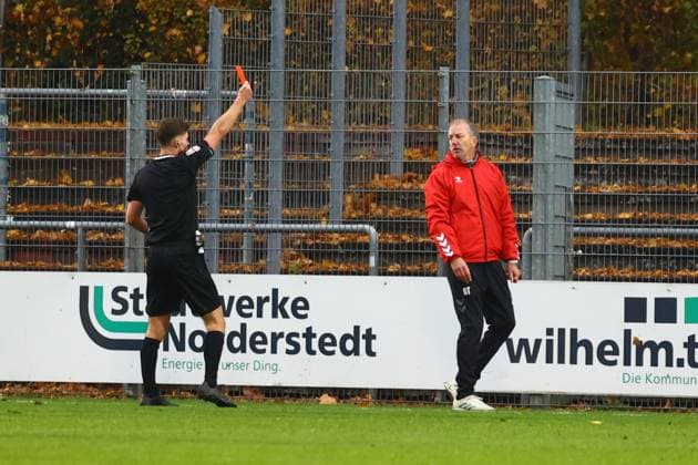 Soccer I Men I Season 2025 2026 I Regionalliga Nord I Matchday 18 I Eintracht Norderstedt Altona 93 I 09 11 2025 Red card against Andre Trulsen Coach, Altona 93 Norderstedt Edmund Plambeck Stadion Schleswig Holstein Germany Copyright: xLobeca RalfxHomburgx