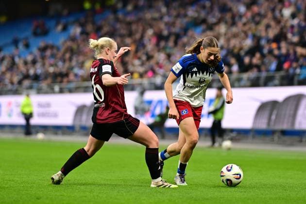 Soccer I Women I Season 2025 2026 I Bundesliga I 10 Matchday I Hamburger SV 1 FC Nürnberg I 09 11 2025 Aleigh Gambone 16, 1 FC Nürnberg Leni Marie Eggert 29, Hamburger SV Hamburg Volkspark, Volksparkstadion, Stadium, Volkspark Stadion Hamburg Germany Copyright: xLobeca FelixxSchlikisx