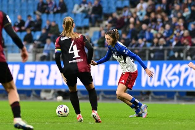Soccer I Women I Season 2025 2026 I Bundesliga I 10 Matchday I Hamburger SV 1 FC Nürnberg I 09 11 2025 Luisa Guttenberger 4, 1 FC Nürnberg bLotta Wrede 32, Hamburger SV Hamburg Volkspark, Volksparkstadion, Stadium, Volkspark Stadion Hamburg Germany Copyright: xLobeca FelixxSchlikisx
