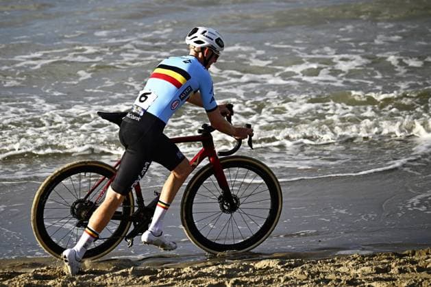 Belgian Michael Vanthourenhout pictured in action during the elite men race at the UEC Cyclocross European Championships, Sunday 09 November 2025, in Middelkerke. JASPERxJACOBS  x140429528x