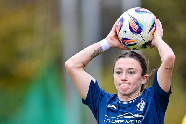 Sara D Appolonia Sand, 2 at throw-in Single Image, Action, Action, 09 11 2025, Aschheim Germany , Soccer,2 Women Bundesliga, FC Bayern München II SC Sand, DFB DFL REGULATIONS PROHIBIT ANY USE OF PHOTOGRAPHS AS IMAGE SEQUENCES AND OR QUASI VIDEO xslx