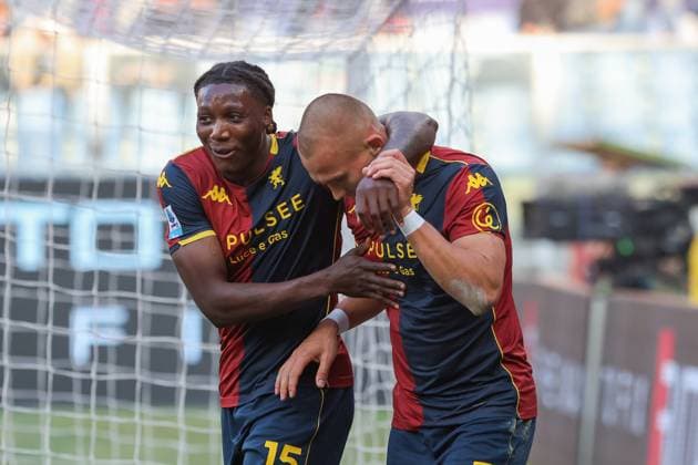 Genoa™s Leo Skiri Ostigard celebrates after scoring a goal for his team during the Serie A soccer match between Genoa and Fiorentina at the Luigi Ferraris Stadium in Genoa, Italy - Sunday, November 09, 2025. - Soccer .  Copyright: xTanoxPecoraro LaPressex
