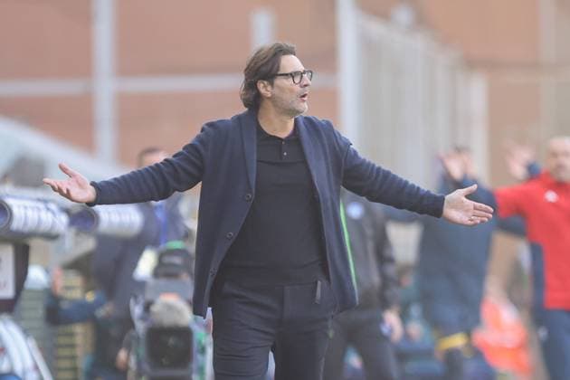 Fiorentina s head coach Paolo Vanoli during the Serie A soccer match between Genoa and Fiorentina at the Luigi Ferraris Stadium in Genoa, Italy - Sunday, November 09, 2025. - Soccer .  Copyright: xTanoxPecoraro LaPressex