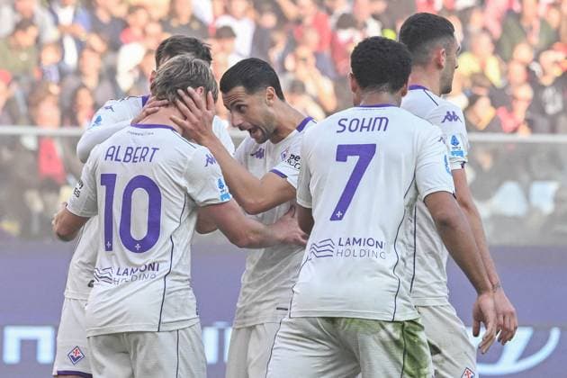 Fiorentina s Albert Gudmundsson celebrates after scoring a goal for his team during the Serie A soccer match between Genoa and Fiorentina at the Luigi Ferraris Stadium in Genoa, Italy - Sunday, November 09, 2025. - Soccer .  Copyright: xTanoxPecoraro LaPressex