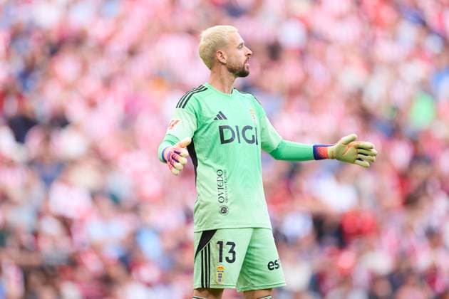 November 9, 2025, Bilbao, Vizcaya, SPAIN: Aaron Escandell of Real Oviedo reacts during the LaLiga EA Sports match between Athletic Club and Real Oviedo at San Mames on November 9, 2025, in Bilbao, Spain. Bilbao SPAIN - ZUMAa181 20251109_zaa_a181_089 Copyright: xRicardoxLarreinax