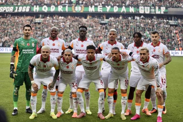 Kocaelispor v Galatasaray - Turkish Super Lig KOCAELI, TURKIYE - NOVEMBER 9: Players of Galatasaray pose for a team photo ahead of the Turkish Super Lig week 12 football match between Kocaelispor and Galatasaray at Kocaeli Stadium, Turkiye on November 9, 2025. Ibrahim Yozoglu Anadolu Kocaeli Turkey. Editorial use only. Please get in touch for any other usage.  Copyright: x2025xAnadoluxIbrahimxYozoglux