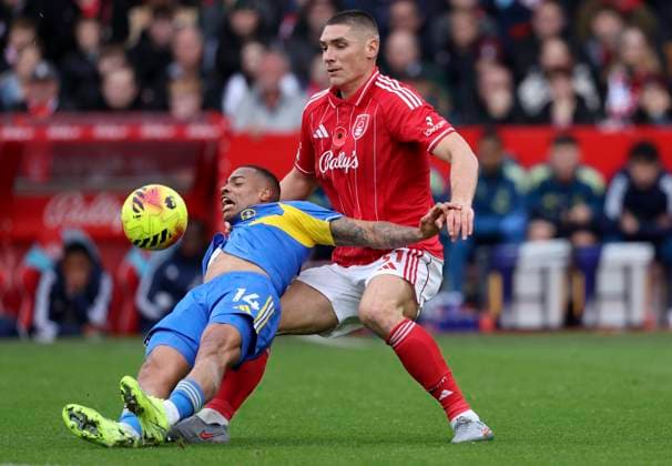 Nottingham Forest v Leeds United - Premier League Lukas Nmecha of Leeds United and Nikola Milenkovic of Nottingham Forest challenge during the Premier League match between Nottingham Forest and Leeds United at City Ground on November 9, 2025 in Nottingham, England. Nottingham City Ground England United Kingdom Copyright: xNealxSimpson Sportsphoto APLx 14140760