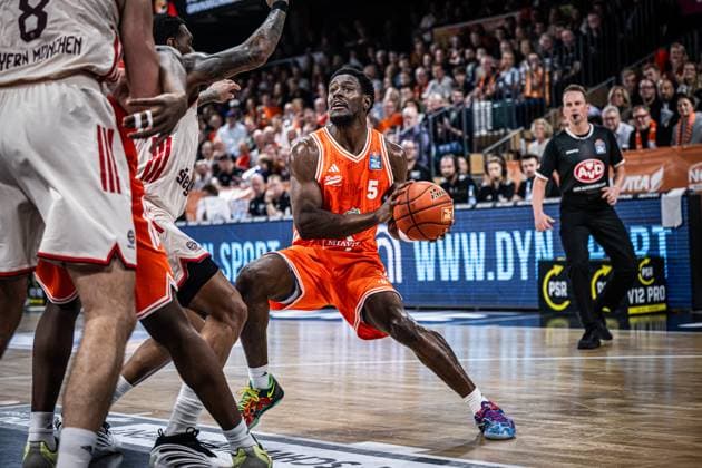 1. Basketball Bundesliga, easyCredit BBL, Saison 2025 2026, Herren, Hauptrunde, 7. Spieltag, 09.11.2025, RASTA Vechta - FC Bayern München Basketball TJ Bamba ( 5 - RASTA Vechta) in Aktion Vechta RASTA Dome Niedersachsen Deutschland