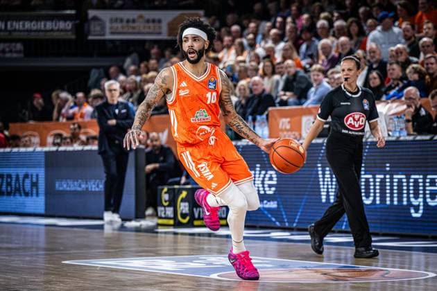 1 Basketball Bundesliga, easyCredit BBL, Season 2025 2026, Men, Main Round, Matchday 7, 09 11 2025, RASTA Vechta FC Bayern Munich Basketball Tevin Brown 10 RASTA Vechta in action Vechta RASTA Dome Lower Saxony Germany