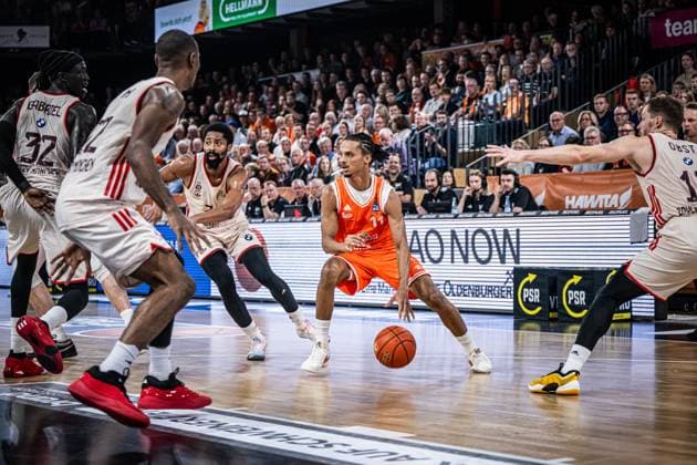 1 Basketball Bundesliga, easyCredit BBL, Season 2025 2026, Men, Main Round, Matchday 7, 09 11 2025, RASTA Vechta FC Bayern Munich Basketball Alonzo Verge 11 RASTA Vechta in action Vechta RASTA Dome Lower Saxony Germany