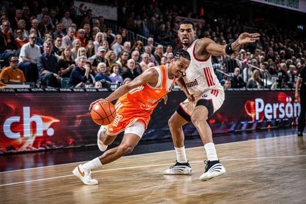 1 Basketball Bundesliga, easyCredit BBL, Season 2025 2026, Men, Main round, 7 Matchday, 09 11 2025, RASTA Vechta FC Bayern Munich Basketball Alonzo Verge 11 RASTA Vechta in action Vechta RASTA Dome Lower Saxony Germany