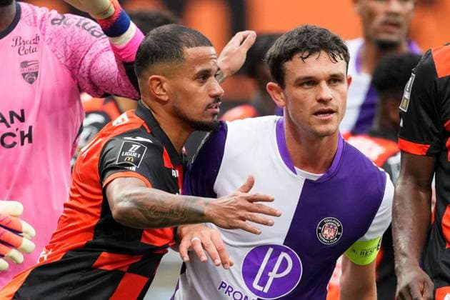 FC Lorient v Toulouse FC - Ligue 1 McDonald s 2025 2026 02 Igor SILVA DE ALMEIDA (fcl) - 02 Rasmus Schmidt NICOLAISEN (tfc) during the Ligue 1 McDonald s match between Lorient and Toulouse at Stade du Moustoir on November 9, 2025 in Lorient, France. Lorient France  Copyright: xFEPx 776348195