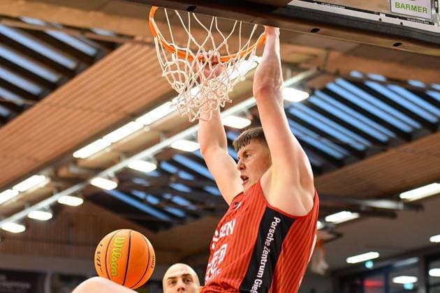 Jonathan Maier 8 Matchday, 2 Bundesliga Pro A, 46ers, Basketball, Basketball season 2025 2026, BBL, Germany, Gießen 46ers Bayer Giants Leverkusen, Gießen in red, Leverkusen in black, Men