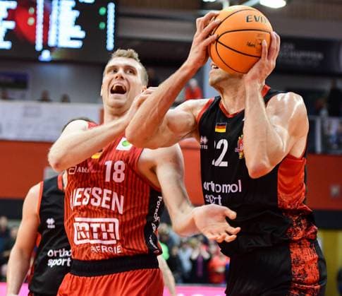 Till Gloger, Dennis Heinzmann 8 Matchday, 2 Bundesliga Pro A, 46ers, Basketball, Basketball season 2025 2026, BBL, Germany, Gießen 46ers Bayer Giants Leverkusen, Gießen in red, Leverkusen in black, Men