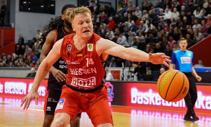 Luis König Figge 8 Matchday, 2 Bundesliga Pro A, 46ers, Basketball, Basketball season 2025 2026, BBL, Germany, Gießen 46ers Bayer Giants Leverkusen, Gießen in red, Leverkusen in black, Men