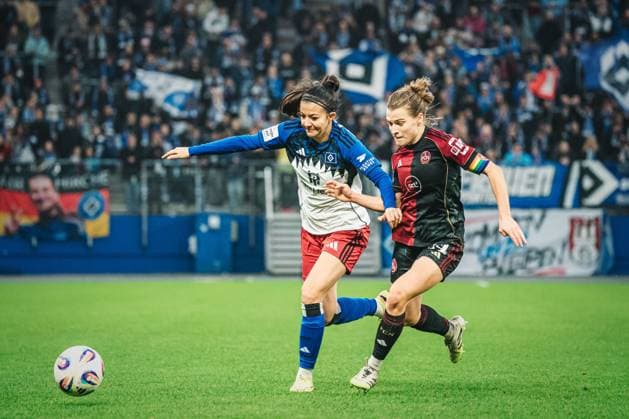 Google Pixel Womens Bundesliga Hamburger SV vs 1 FC Nürnberg, 09 11 2025 Vildan Karde ler Hamburger SV, 7 in duel with Nastassja Lein 1 FC Nürnberg, 24 Google Pixel Womens Bundesliga, 10 Matchday Hamburger SV vs 1 FC Nürnberg on 09 11 2025 at Volksparkstadion, Hamburg DFB DFL REGULATIONS PROHIBIT ANY USE OF PHOTOGRAPHS AS IMAGE SEQUENCES AND OR QUASI VIDEO Copyright: xBEAUTIFULxSPORTS Tonhäuserx