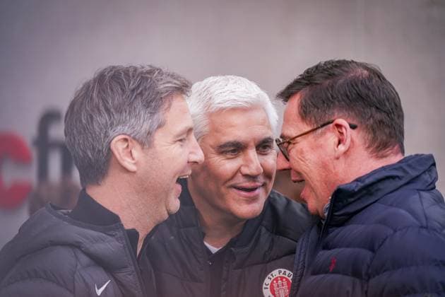 Germany Soccer Bundesliga 2025 26, 10 Matchday SC Freiburg vs FC St Pauli Europa Park Stadion St Pauli Sportchef Andreas Bornemann with Jochen Saier SC Freiburg, Board Member and Oliver Leki SC Freiburg, Board Member Freiburg im Breisgau Baden Württemberg Germany Copyright: xJOERANxSTEINSIEKx