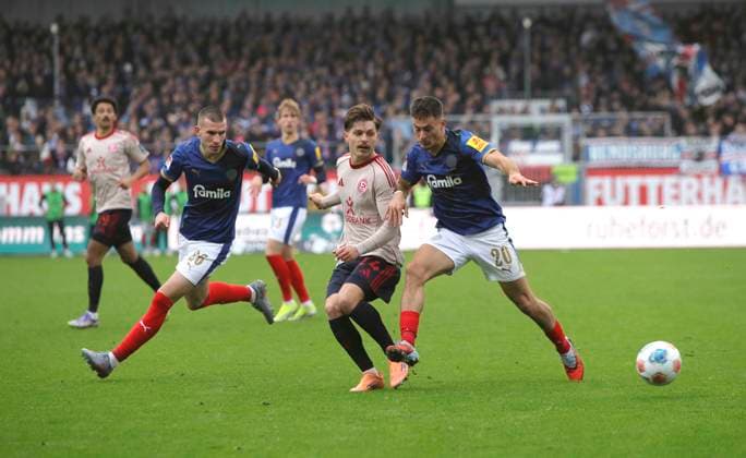 Photo on the ball Florent MUSLIJA Fortuna against David ZEC Kiel and on the right Adrian Kapralik Kiel Soccer 2 Bundesliga , Matchday 12 on Sun 09 11 2025 Holstein Kiel Fortuna Düsseldorf