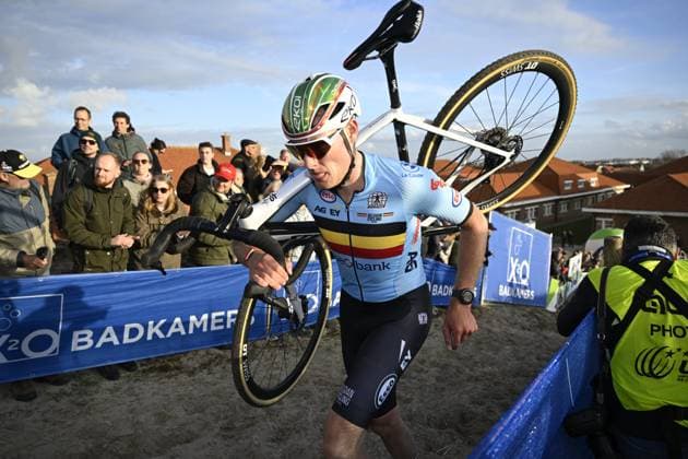 2025 UEC Cyclo-Cross EC - Men Elite MIDDELKERKE, BELGIUM - NOVEMBER 09 : Sweeck Laurens (BEL) in action during the 2025 UEC Cyclo-Cross European Championships for Men Elite on November 09, 2025 in Middelkerke, Belgium, 09 11 2025 Middelkerke Belgium  Copyright: xNicoxVereeckenx