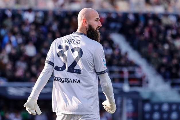 November 9, 2025, Bologna, ITALY: Napoli s goalkeeper Vanja Milinkovic-Savic reacts during the Italian Serie A soccer match Bologna FC vs SSC Napoli at Renato Dall Ara stadium in Bologna, Italy, 9 November 2025. ANSA SERENA CAMPANINI Soccer: Serie A ; Bologna-Napoli  - ZUMAa110 20251109_zaf_a110_055 Copyright: xSerenaxCampaninix