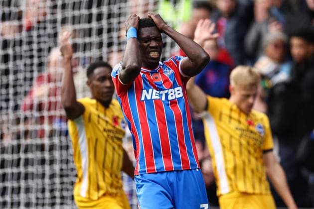 Crystal Palace gegen Brighton Hove Albion 09 November 2025, London Premier League Fußball Crystal Palace gegen Brighton Hove Albion Ismaila Sarr von Crystal Palace reagiert Foto Jacques Feeney Abseits London UK  Copyright: xJacquesxFeeneyx xOffsidexOffside