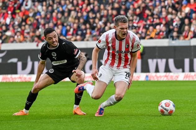 Mathias Pereira situation FC St Pauli, 28 fouls Matthias Ginter SC Freiburg, 28 GER, SC Freiburg FC St Pauli, Football, Bundesliga, Matchday 10, Season 2025 2026, 09 11 2025 DFL DFB REGULATIONS PROHIBIT ANY USE OF PHOTOGRAPHS AS IMAGE SEQUENCES AND OR QUASI VIDEO GER, SC Freiburg FC St Pauli, Football, Bundesliga, Matchday 10, Season 2025 2026, 09 11 2025 Freiburg Copyright: xEibner-Pressefoto ThomasxHessx EP_THS