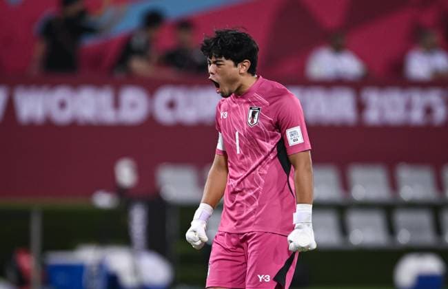 Football, Junior U 17 World Cup 2025 in Doha Qatar Preliminary round 09 11 2025 Group B Portugal Japan JUBEL Japan Goalkeeper Shuji Muramatsu