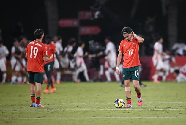 Football, Junior U 17 World Cup 2025 in Doha Qatar Preliminary round 09 11 2025 Group B Portugal Japan Disappointment Portugal Mateus Mide right and Tomas Soares left