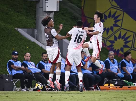 Football, Junior U 17 World Cup 2025 in Doha Qatar Preliminary Round 09 11 2025 Group B Portugal Japan JUBEL Japan Goalscorer 0 2 Taiga Seguchi right with Simon Yu Mendy center and Jelani Ren McGhee left
