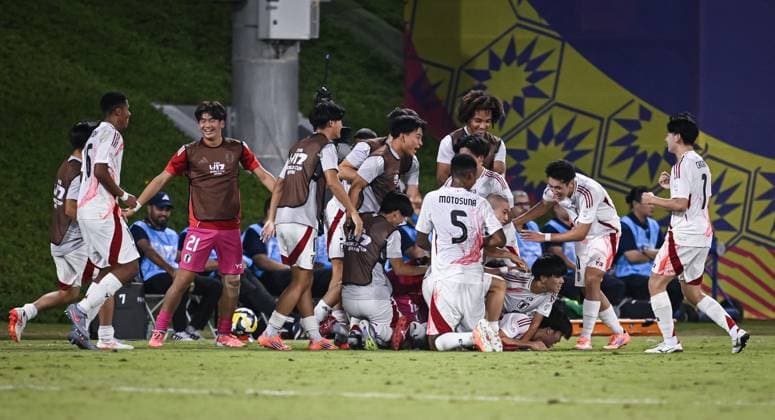Football, Junior U 17 World Cup 2025 in Doha Qatar Preliminary round 09 11 2025 Group B Portugal Japan TEAMUBEL Japan after the goal to 0 2