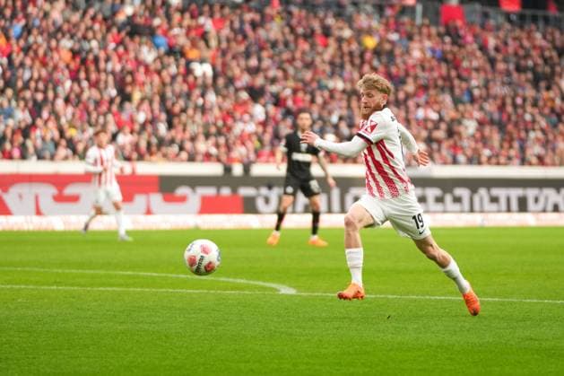 1 Bundesliga SC Freiburg vs FC St Pauli, 09 11 2025 Jan Niklas Beste SC Freiburg, 19 with an attempt on goal 1 Bundesliga SC Freiburg vs FC St Pauli, Europa Park Stadion, 09 11 2025 DFB DFL REGULATIONS PROHIBIT ANY USE OF PHOTOGRAPHS AS IMAGE SEQUENCES AND OR QUASI VIDEO Copyright: xBEAUTIFULxSPORTS Boscox
