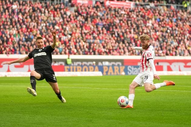 1 Bundesliga SC Freiburg vs FC St Pauli, 09 11 2025 Jan Niklas Beste SC Freiburg, 19 with an attempt on goal 1 Bundesliga SC Freiburg vs FC St Pauli, Europa Park Stadion, 09 11 2025 DFB DFL REGULATIONS PROHIBIT ANY USE OF PHOTOGRAPHS AS IMAGE SEQUENCES AND OR QUASI VIDEO Copyright: xBEAUTIFULxSPORTS Boscox