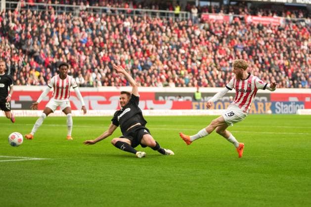 1 Bundesliga SC Freiburg vs FC St Pauli, 09 11 2025 Jan Niklas Beste SC Freiburg, 19 with an attempt on goal 1 Bundesliga SC Freiburg vs FC St Pauli, Europa Park Stadion, 09 11 2025 DFB DFL REGULATIONS PROHIBIT ANY USE OF PHOTOGRAPHS AS IMAGE SEQUENCES AND OR QUASI VIDEO Copyright: xBEAUTIFULxSPORTS Boscox